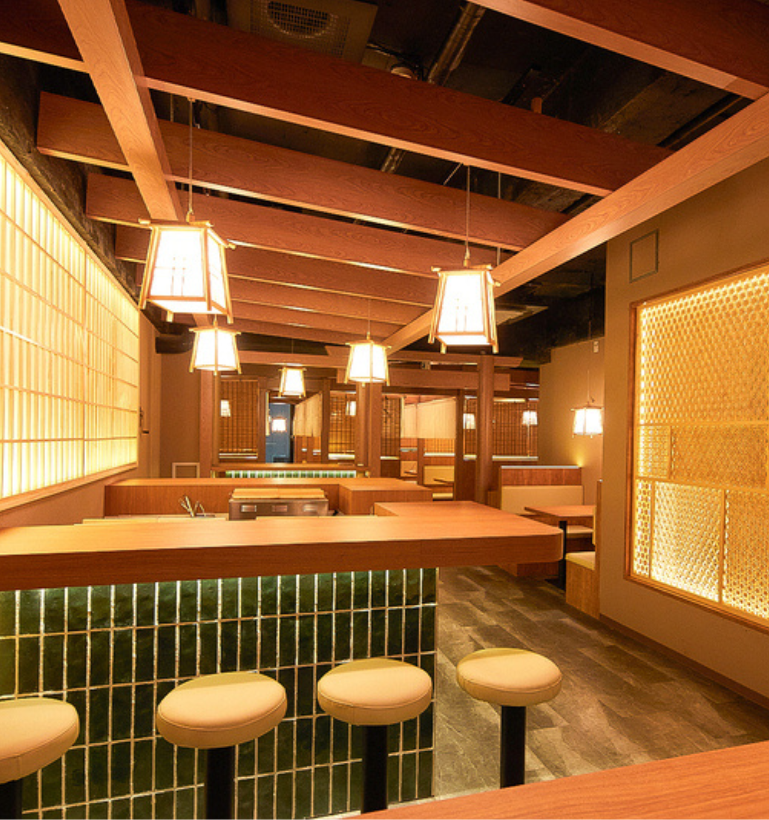 エレガントエース株式会社(東京都新宿区)が運営する居酒屋「鳥居くぐり」スマートフォン用ヘッダー画像