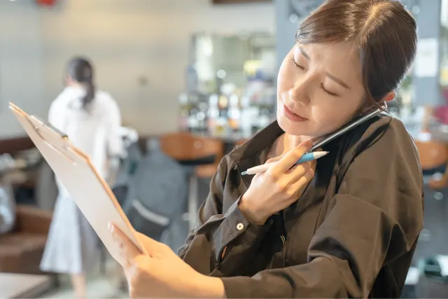 個店や小規模チェーンには、予約・集客まわりを専門で担当できるスタッフがいないことも多い